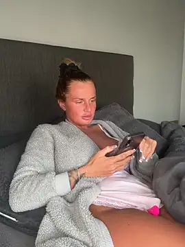 jadey19x online show from April 25, 2026, 5:10 pm