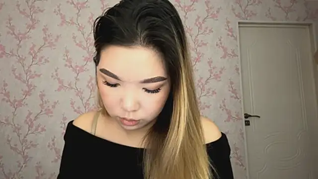 Snapshot of Elina_Mottel chatting on February 18, 2026, 9:28 am Elina Mottel online show from February 18, 2026, 9:28 am