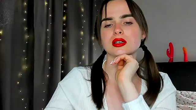 Snapshot of megann_fox2 chatting on May 28, 2026, 4:24 pm megann fox2 online show from May 28, 2026, 4:24 pm
