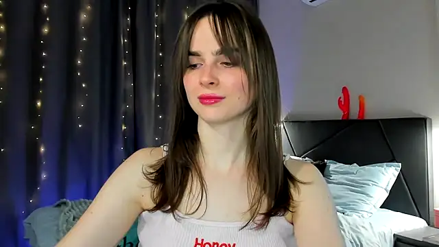 Snapshot of megann_fox2 chatting on March 4, 2026, 6:37 pm megann fox2 online show from March 4, 2026, 6:37 pm