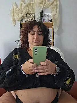 Snapshot of Deesse_luna chatting on May 13, 2026, 9:05 am Deesse luna online show from May 13, 2026, 9:05 am