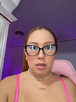 Snapshot of Kiarhatrixie1 chatting on April 18, 2026, 5:48 pm Kiarhatrixie1 online show from April 18, 2026, 5:48 pm