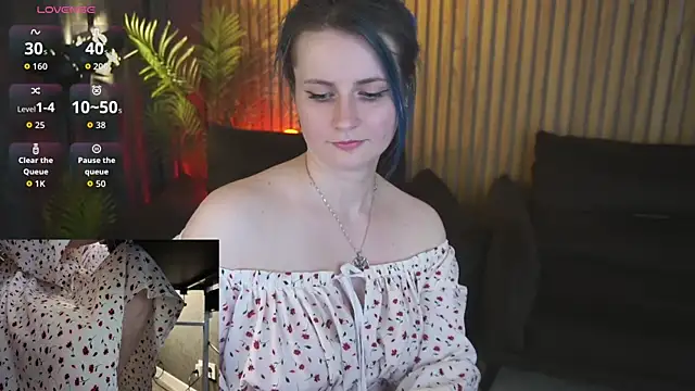 Snapshot of AlisaGracee chatting on May 15, 2026, 12:47 pm AlisaGracee online show from May 15, 2026, 12:47 pm