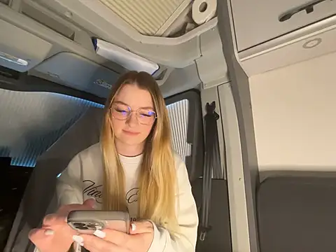 Snapshot of melanieTesss chatting on February 21, 2026, 11:45 am melanieTesss online show from February 21, 2026, 11:45 am