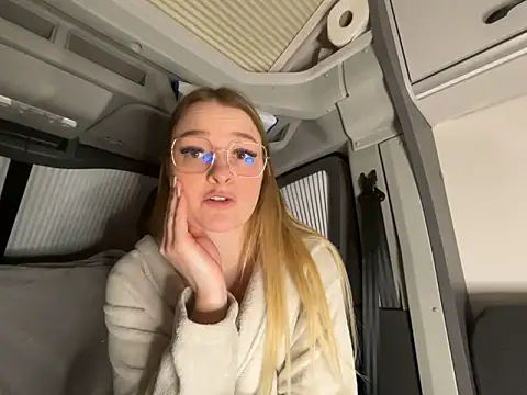 Snapshot of melanieTesss chatting on February 21, 2026, 11:51 pm melanieTesss online show from February 21, 2026, 11:51 pm