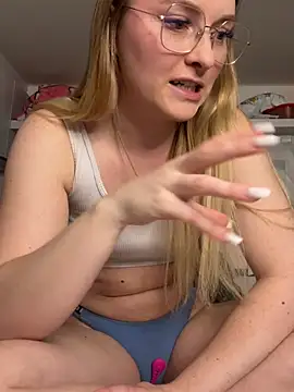 melanieTesss online show from March 11, 2026, 12:21 pm