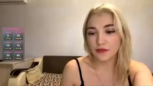 Snapshot of MerryVideo chatting on April 1, 2026, 4:59 pm MerryVideo online show from April 1, 2026, 4:59 pm