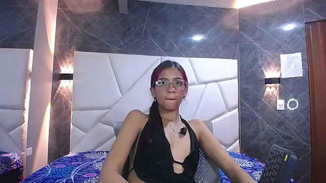 violet angel13 online show from April 13, 2026, 2:32 pm