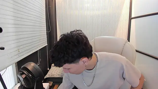 Snapshot of Angel_St1 chatting on April 16, 2026, 12:17 pm Angel St1 online show from April 16, 2026, 12:17 pm