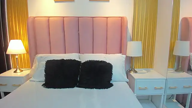 Snapshot of Ashlee_Monroee chatting on February 21, 2026, 11:34 am Ashlee Monroee online show from February 21, 2026, 11:34 am