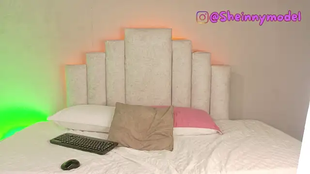 Snapshot of Sheinny_brown1 chatting on May 19, 2026, 7:43 pm Sheinny brown1 online show from May 19, 2026, 7:43 pm