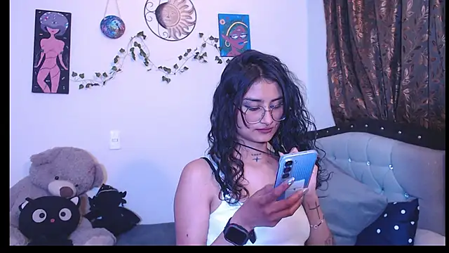 Snapshot of Lili__Clan chatting on June 24, 2026, 2:43 am Lili Clan online show from June 24, 2026, 2:43 am