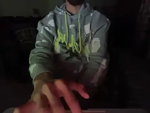 Snapshot of Robyne_xx chatting on March 4, 2026, 5:31 pm Robyne xx online show from March 4, 2026, 5:31 pm