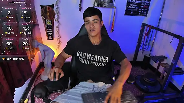 Snapshot of Rob_zaens33 chatting on April 7, 2026, 1:02 pm Rob zaens33 online show from April 7, 2026, 1:02 pm