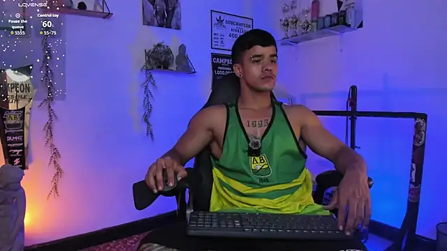 Snapshot of Rob_zaens33 chatting on March 10, 2026, 1:15 pm Rob zaens33 online show from March 10, 2026, 1:15 pm