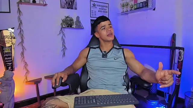 Snapshot of Rob_zaens33 chatting on March 5, 2026, 2:35 pm Rob zaens33 online show from March 5, 2026, 2:35 pm