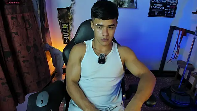 Snapshot of Rob_zaens33 chatting on April 15, 2026, 10:10 pm Rob zaens33 online show from April 15, 2026, 10:10 pm