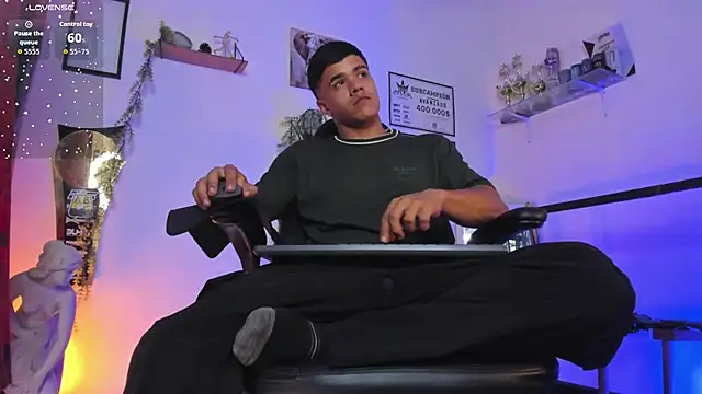 Snapshot of Rob_zaens33 chatting on March 26, 2026, 2:26 pm Rob zaens33 online show from March 26, 2026, 2:26 pm