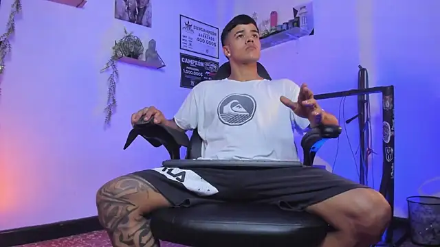 Snapshot of Rob_zaens33 chatting on March 3, 2026, 3:52 pm Rob zaens33 online show from March 3, 2026, 3:52 pm