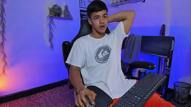 Snapshot of Rob_zaens33 chatting on March 8, 2026, 12:16 am Rob zaens33 online show from March 8, 2026, 12:16 am