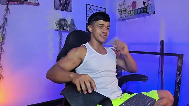 Snapshot of Rob_zaens33 chatting on March 18, 2026, 8:53 pm Rob zaens33 online show from March 18, 2026, 8:53 pm