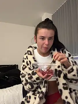 Amberbanxx online show from April 22, 2026, 9:43 pm