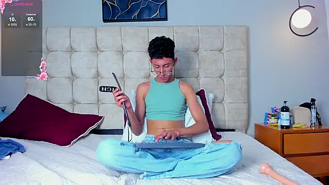 Snapshot of Alan_cute chatting on February 27, 2026, 9:14 pm Alan cute online show from February 27, 2026, 9:14 pm