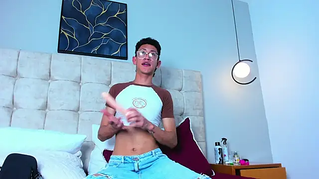 Snapshot of Alan_cute chatting on February 23, 2026, 10:43 pm Alan cute online show from February 23, 2026, 10:43 pm