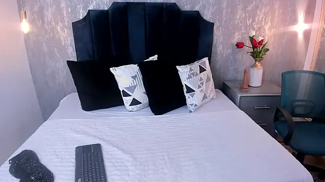 Janna  26 online show from April 6, 2026, 8:10 pm