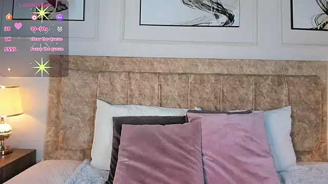 zoe moon   online show from March 26, 2026, 11:52 am