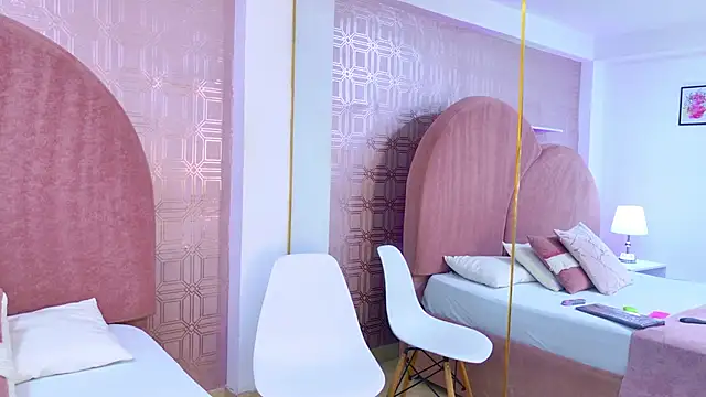 Snapshot of Khloe_Moon chatting on March 18, 2026, 7:48 pm Khloe Moon online show from March 18, 2026, 7:48 pm