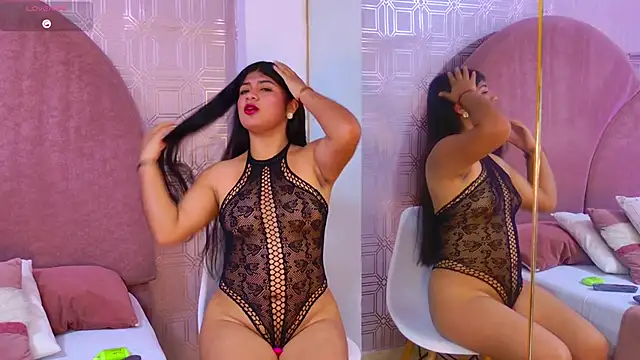 Snapshot of Khloe_Moon chatting on March 27, 2026, 8:32 pm Khloe Moon online show from March 27, 2026, 8:32 pm