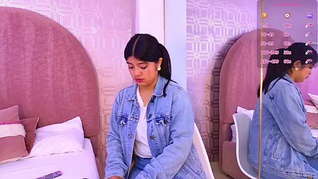 Snapshot of Khloe_Moon chatting on April 11, 2026, 12:20 pm Khloe Moon online show from April 11, 2026, 12:20 pm