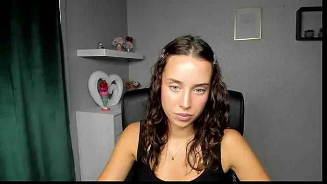 Snapshot of AdeleSolo chatting on July 19, 2026, 11:40 am AdeleSolo online show from July 19, 2026, 11:40 am
