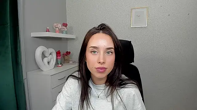 AdeleSolo online show from April 13, 2026, 5:33 am