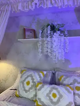 AlessiaVallmont online show from May 28, 2026, 8:04 pm