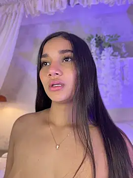 AlessiaVallmont online show from May 23, 2026, 8:19 pm