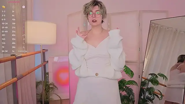 Snapshot of SpiderrArti chatting on February 17, 2026, 6:44 am SpiderrArti online show from February 17, 2026, 6:44 am