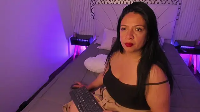 Renatta Milly online show from February 18, 2026, 3:26 am