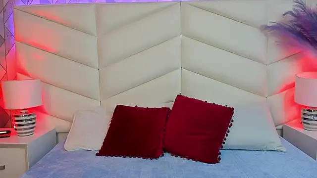 Snapshot of Bella__Peach chatting on March 25, 2026, 3:06 am Bella Peach online show from March 25, 2026, 3:06 am