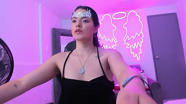 Snapshot of Evelin__thompsson chatting on March 13, 2026, 3:11 am Evelin thompsson online show from March 13, 2026, 3:11 am