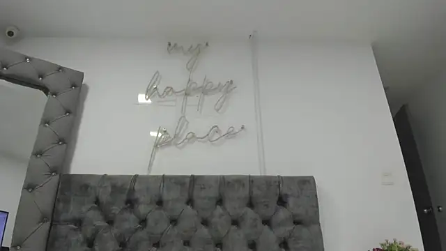 Snapshot of Evelin__thompsson chatting on April 24, 2026, 4:03 am Evelin thompsson online show from April 24, 2026, 4:03 am