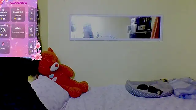 Luna Moonfang online show from May 31, 2026, 2:12 pm