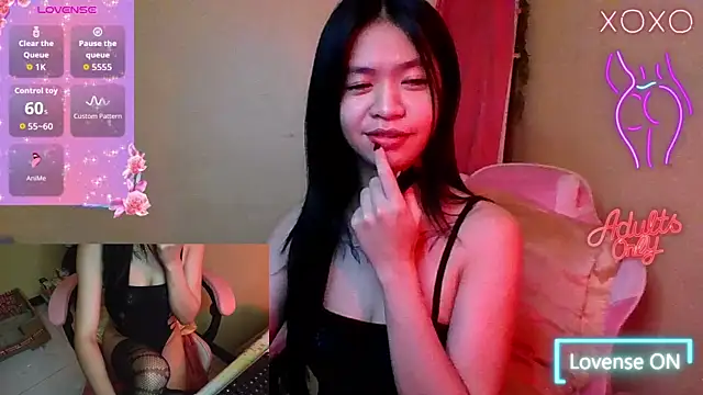 Luna Moonfang online show from May 27, 2026, 12:53 am