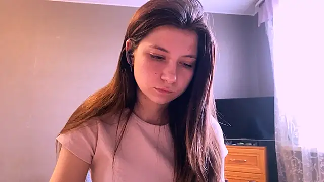 LunnaBliss online show from April 7, 2026, 2:08 pm