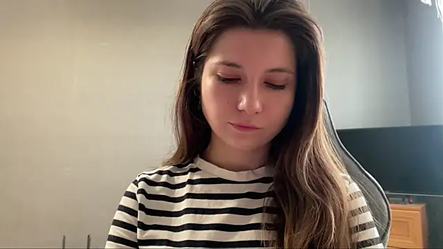 Snapshot of LunnaBliss chatting on May 22, 2026, 3:21 pm LunnaBliss online show from May 22, 2026, 3:21 pm