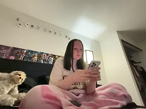 pinkhairfun16 online show from June 10, 2026, 4:35 am