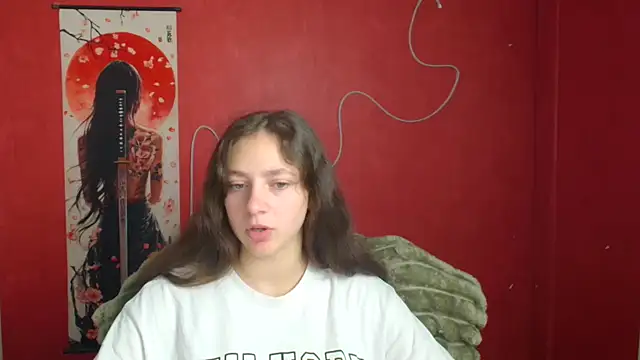 KissMeJulia online show from May 18, 2026, 5:34 am