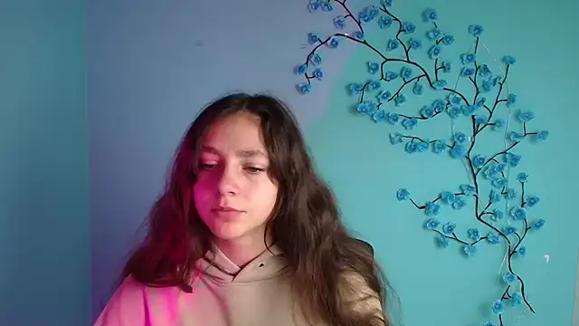 KissMeJulia online show from May 20, 2026, 5:37 am