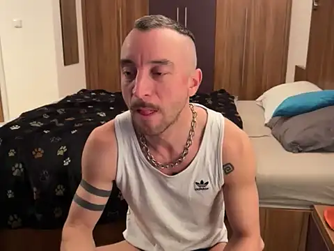 Snapshot of MikeVesrano chatting on February 18, 2026, 7:10 pm MikeVesrano online show from February 18, 2026, 7:10 pm